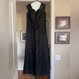 Elegant Black Evening Gown